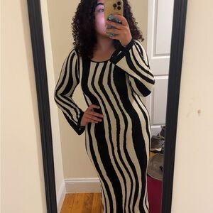 Chic Monochrome Long Sleeve Dress